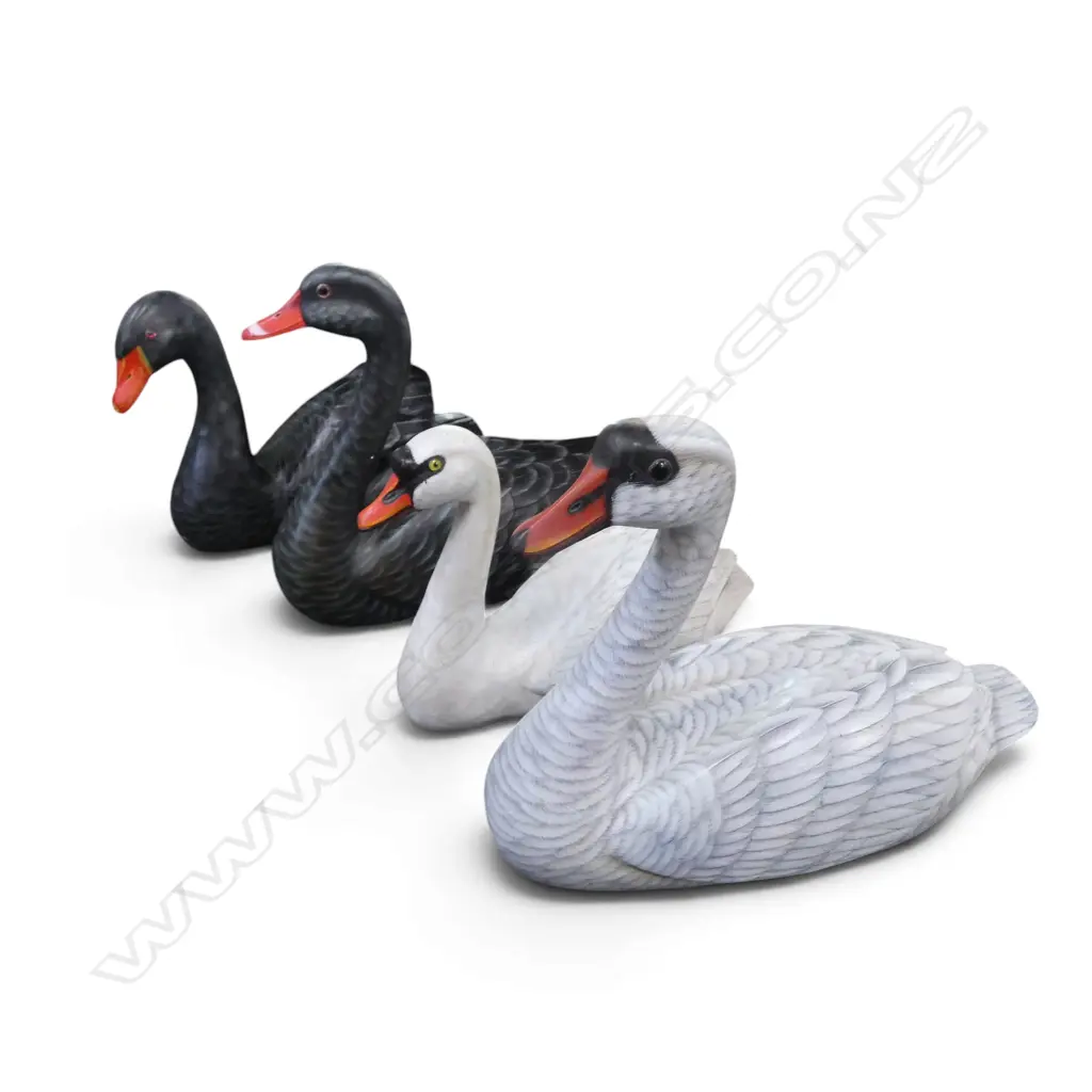 4 HAND PAINTED WOODEN SWANS H.250mm Image 1++