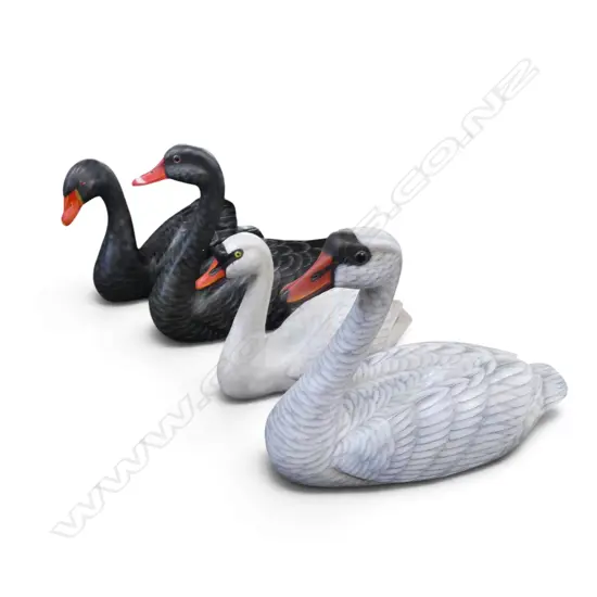 4 HAND PAINTED WOODEN SWANS H.250mm