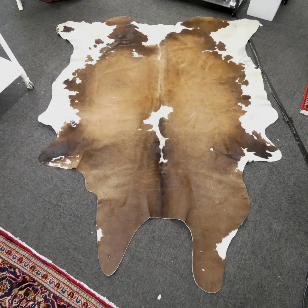 COW HIDE RUG 2240x1550mm Image 1++
