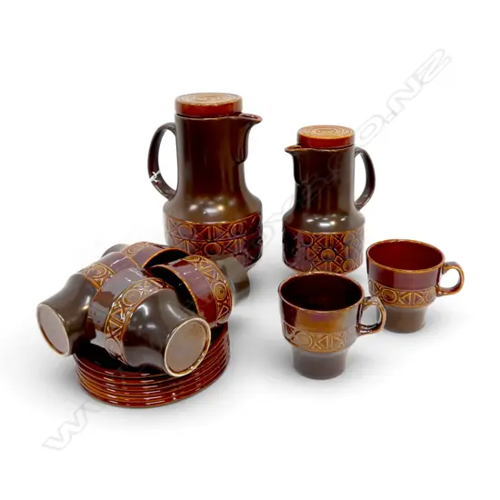 6 BESWICK ZORBA C/S & 2 COFFEE POTS H.230mm