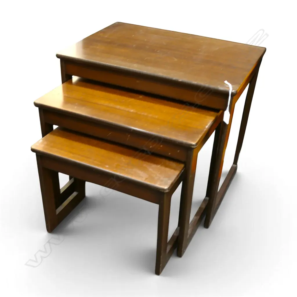 3 MAHOGANY NESTING TABLES W.580mm Image 1++