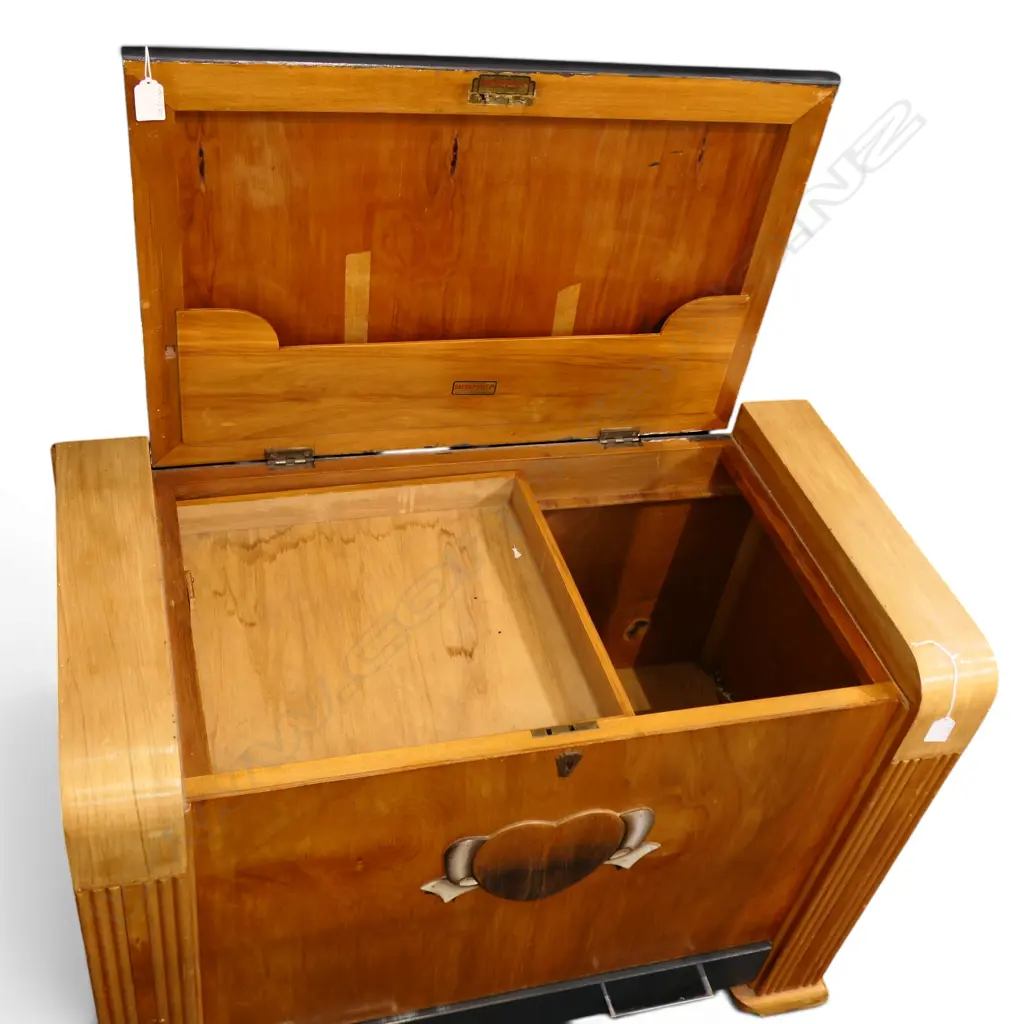 VINTAGE ART DECO GLORY CHEST Davenports Ltd. sticker 890x460x660mm Image 1++