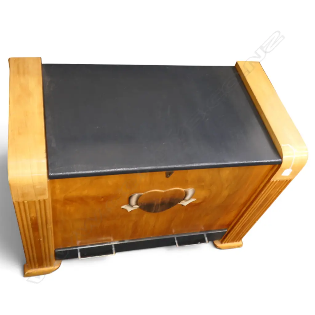 VINTAGE ART DECO GLORY CHEST Davenports Ltd. sticker 890x460x660mm Image 1++