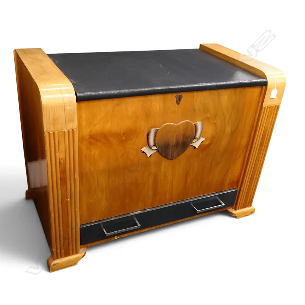 VINTAGE ART DECO GLORY CHEST Davenports Ltd. sticker 890x460x660mm Image 1++