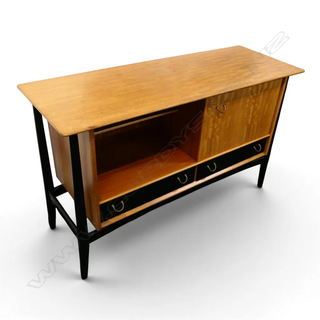 G-PLAN MID-CENTURY SIDEBOARD one door missing 1330x485x830mm Image 1++