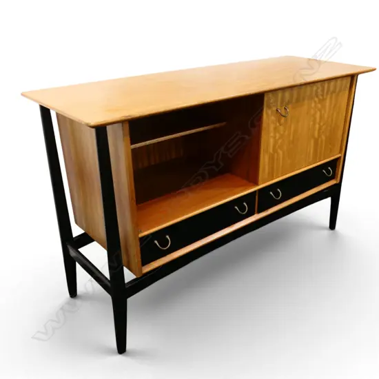 G-PLAN MID-CENTURY SIDEBOARD one door missing 1330x485x830mm