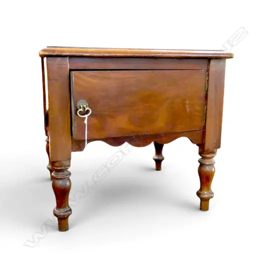 VINTAGE MAHOGANY SIDE TABLE 480x415x460mm