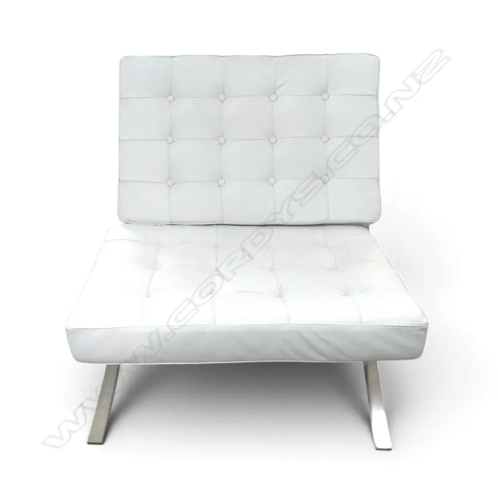 WHITE BARCELONA-STYLE CHAIR, W.740 D.900 H.800mm, squabs good but some perishing to straps that attach to frame Image 1++