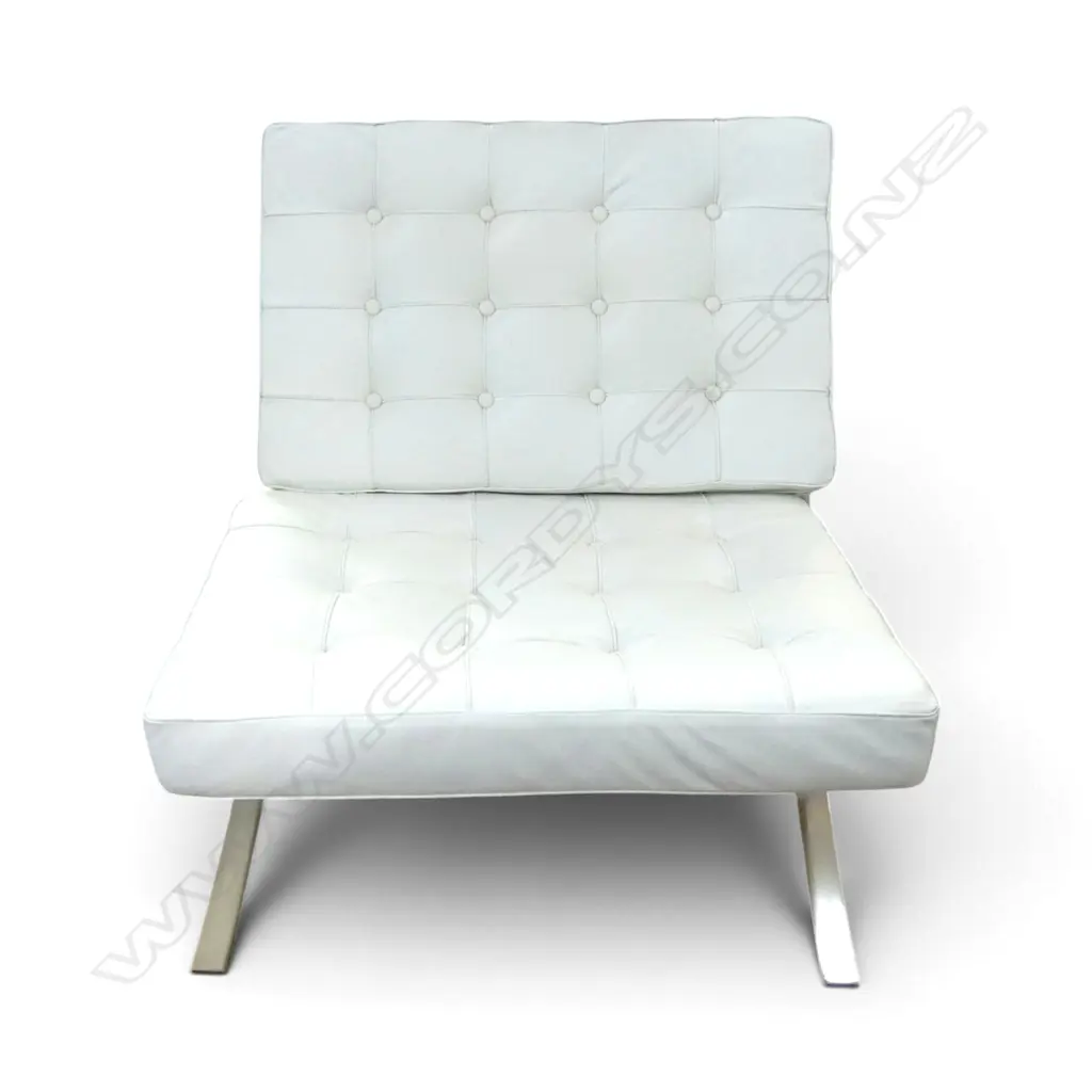 WHITE BARCELONA-STYLE CHAIR, W.740 D.900 H.800mm, squabs good but some perishing to straps that attach to frame Image 1++