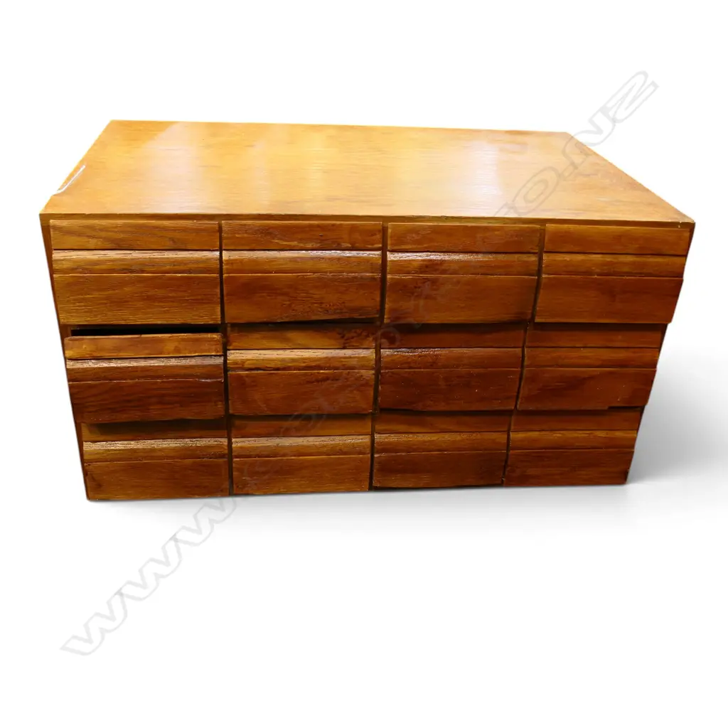 COLLECTORS CABINET 680x440x360mm Image 1++
