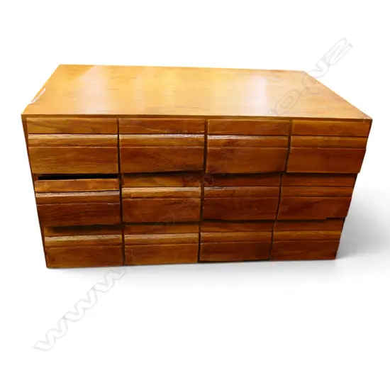 COLLECTORS CABINET 680x440x360mm