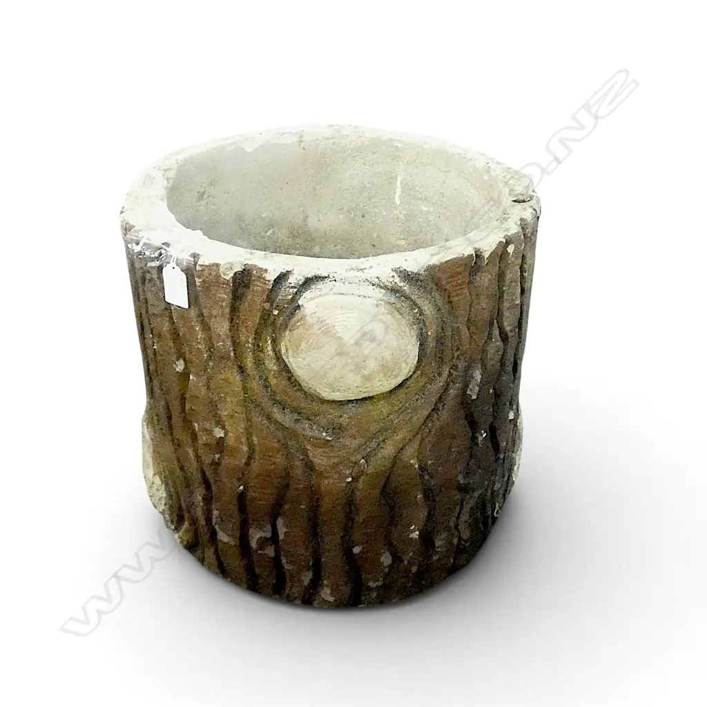 VINTAGE CONCRETE GARDEN PLANTER POT. Image 1++