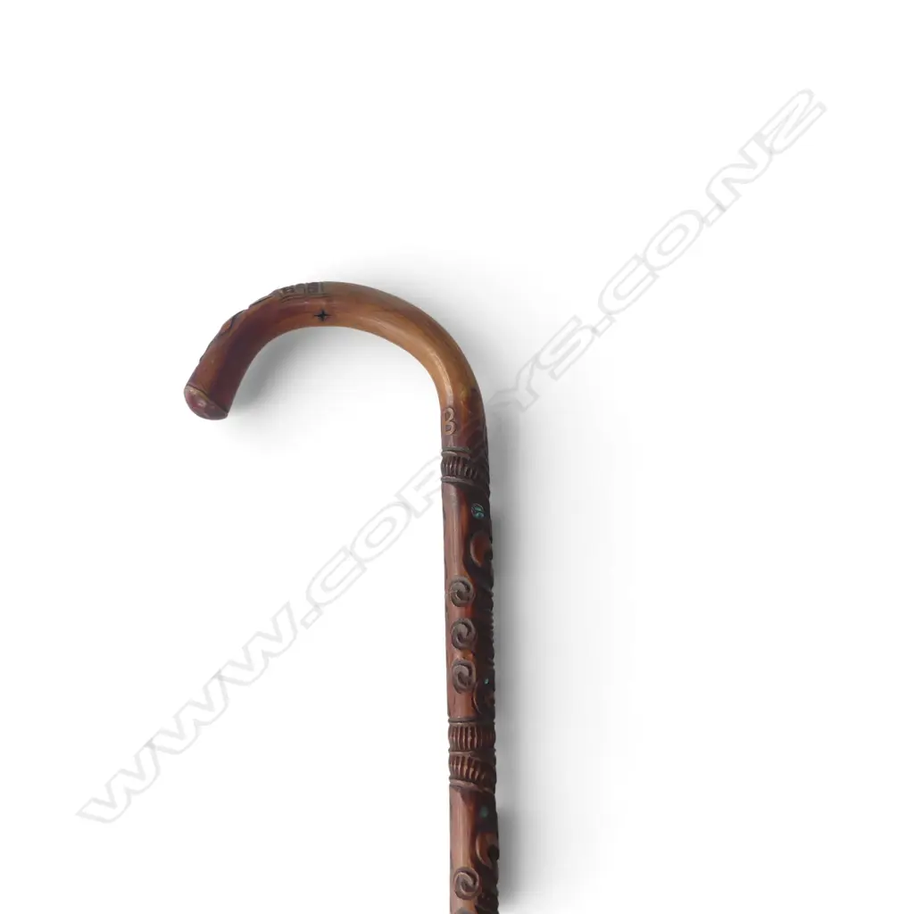 VINTAGE MAORI CARVED WALKING STICK fully carved w masks & notches. Curved handle Image 1++