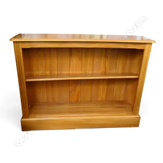 QUALITY SOLID RIMU BOOKCASE single adjustable shelf. 1240 x 465 x 700mm.