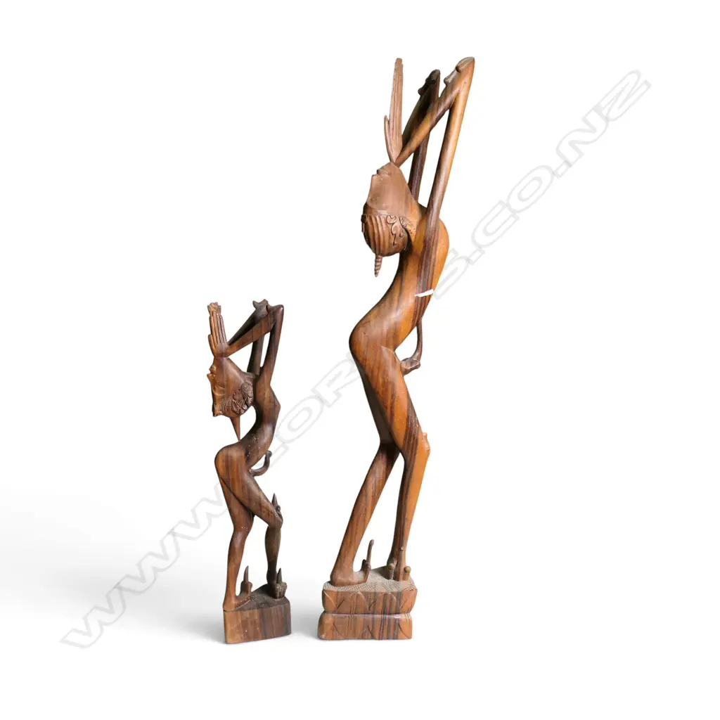 2 VINTAGE BALINESE HAND CARVED WOODEN SCULPTURE OF TRADITIONAL DANCERS, TALLEST 640MM Image 1++