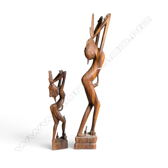 2 VINTAGE BALINESE HAND CARVED WOODEN SCULPTURE OF TRADITIONAL DANCERS, TALLEST 640MM