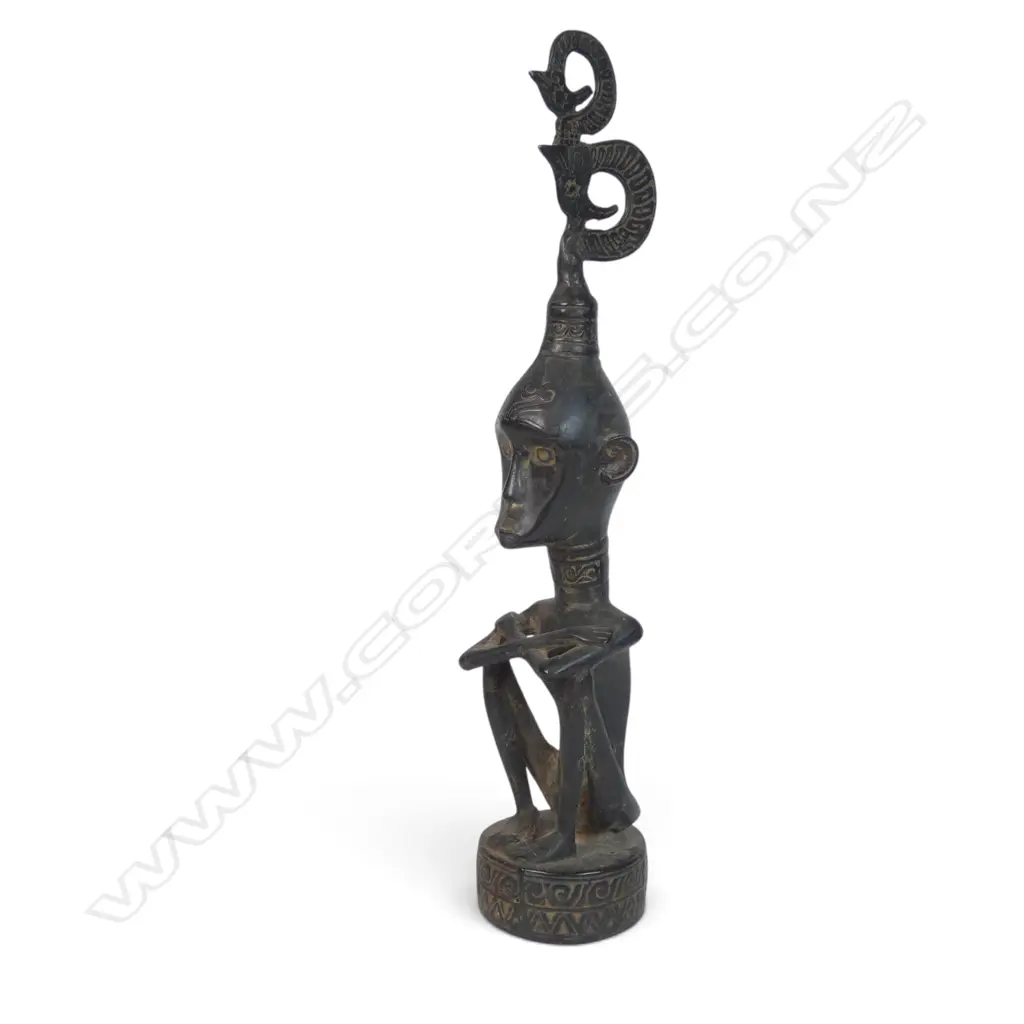 TANIMBAR ISLANDS (INDONESIA) BRONZED BRASS STATUE OF A SEATED RAJA ROYAL FIGURE, H.360MM Image 1++