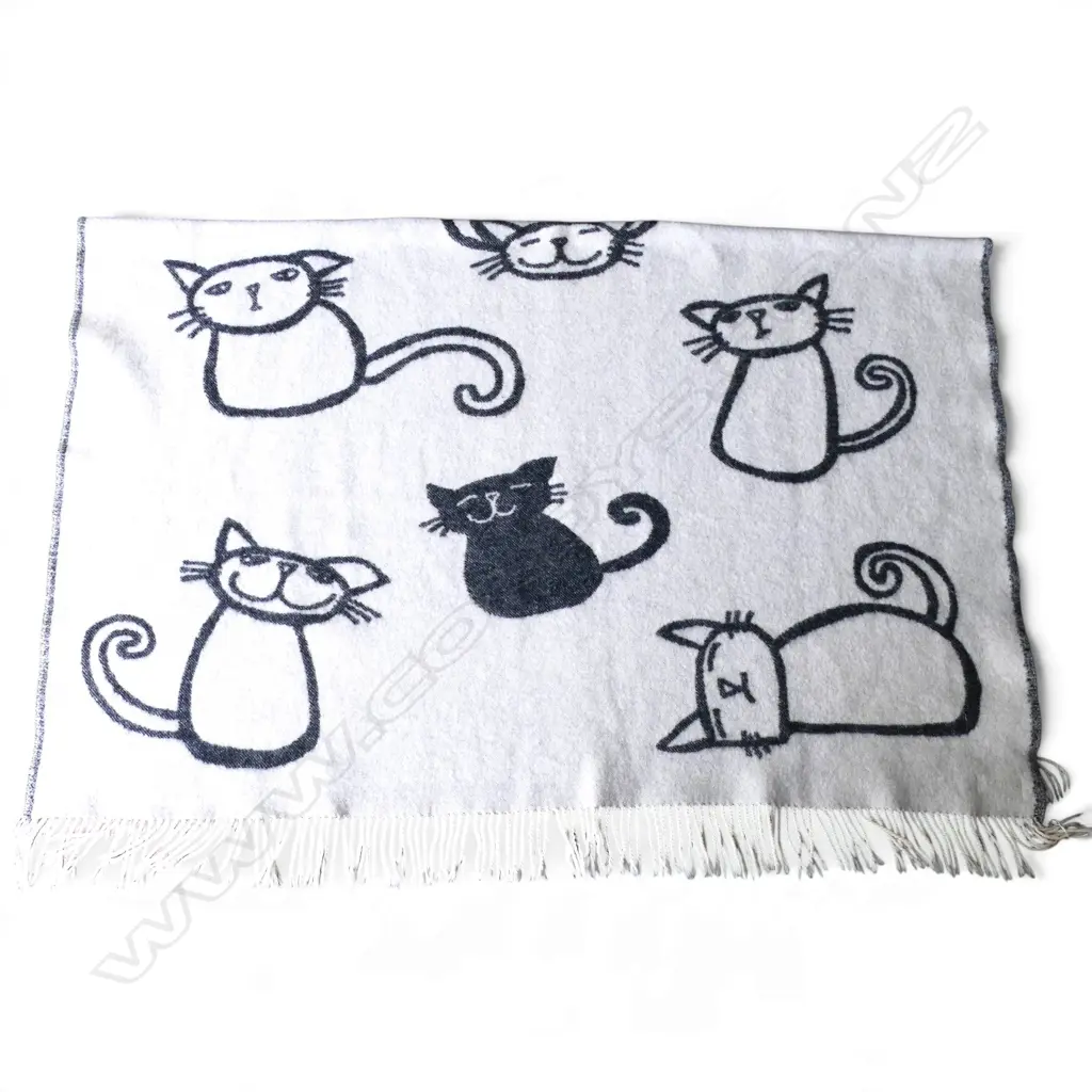 NZ WOOL REVERSIBLE THROW BLANKET WITH CATS, MADE IN SCANDINAVIA (SMALL MARKS),1700 x 1250MM Image 1++