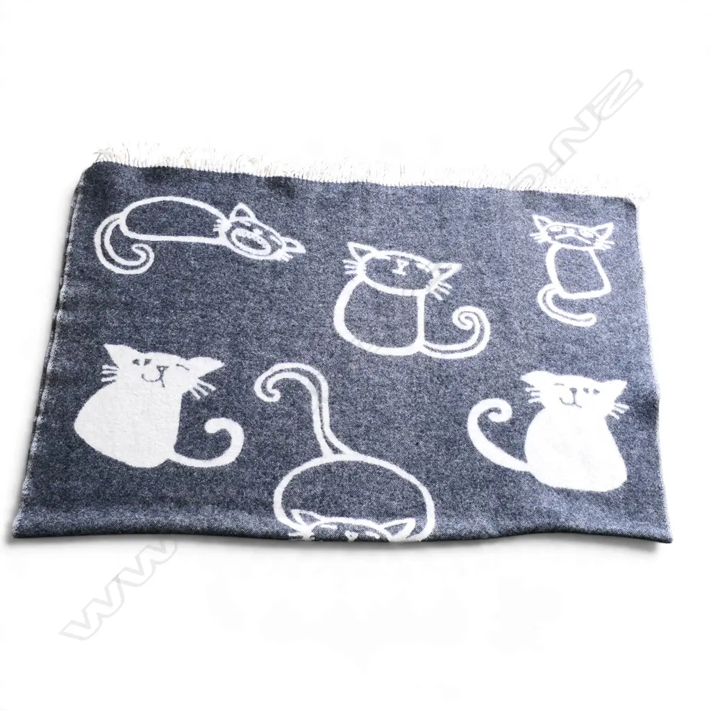 NZ WOOL REVERSIBLE THROW BLANKET WITH CATS, MADE IN SCANDINAVIA (SMALL MARKS),1700 x 1250MM Image 1++