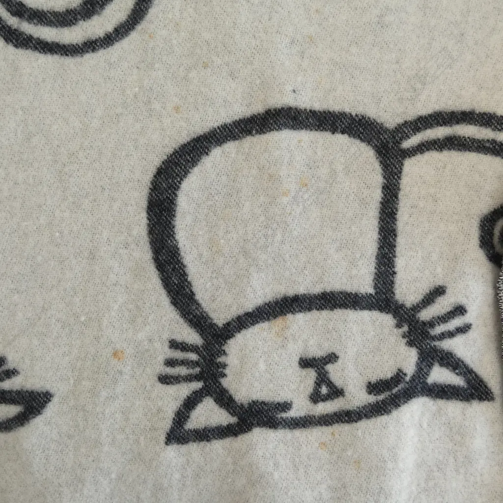 NZ WOOL THROW BLANKET WITH CATS, MADE IN SCANDINAVIA,1700 x 1250MM Image 1++