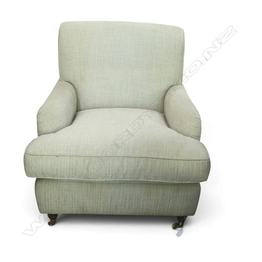 MODERN UPHOLSTERED ARMCHAIR w. castor legs H.860mm Image 1++