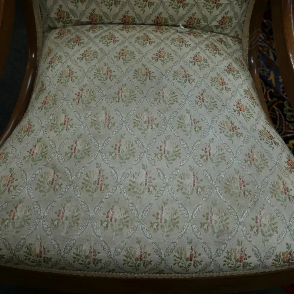 NURSERY CHAIR Image 1++