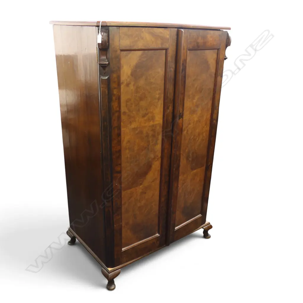 VICTORIAN SMALL PROPORTION LINEN PRESS WALNUT VENEER TO DOORS 865x540x1450mm FAULTS TO TOP Image 1++