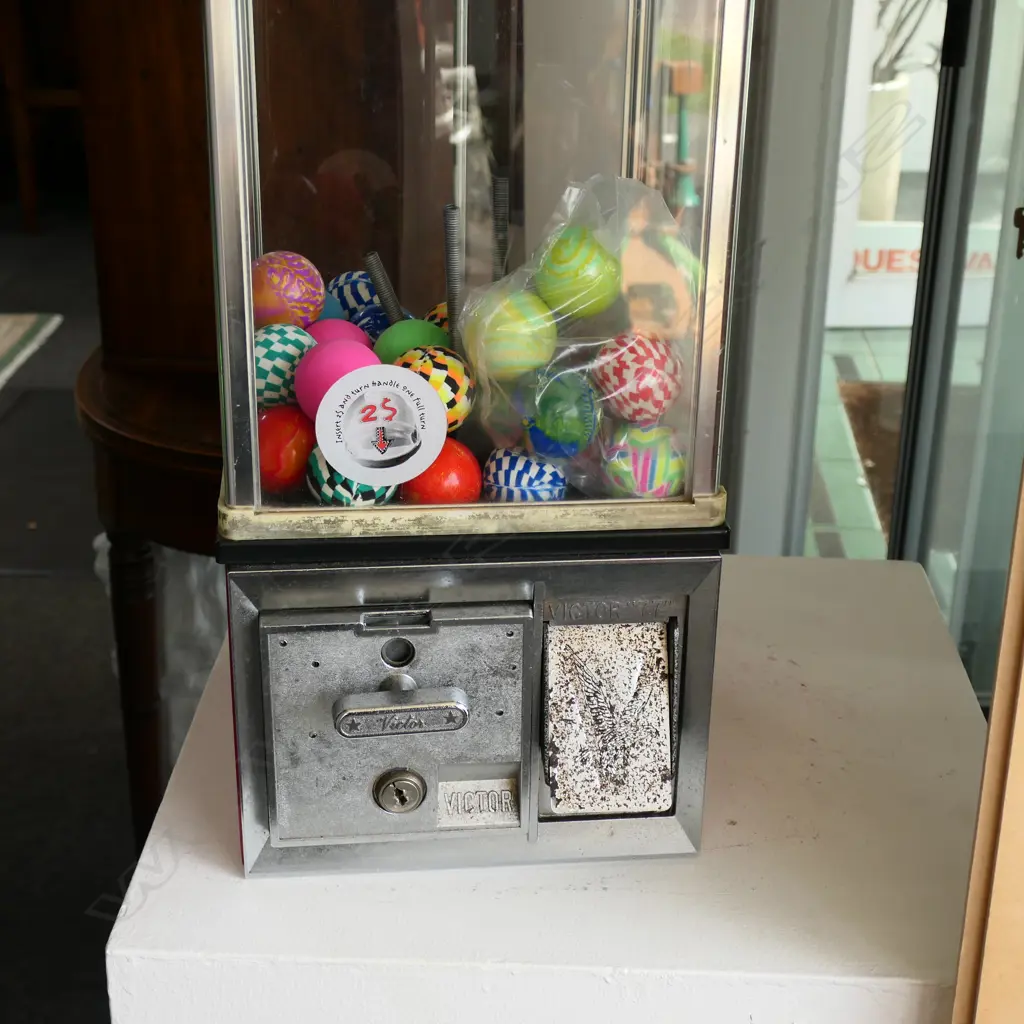GUMBALL MACHINE. H.760MM Image 1++