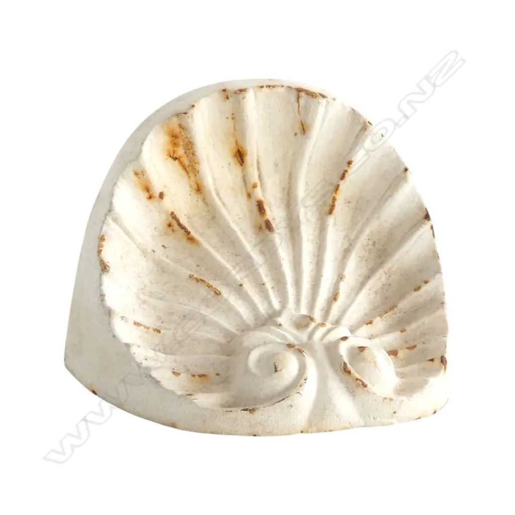 WHITE METAL SCALLOP FORM DOOR STOP H.120mm Image 1++