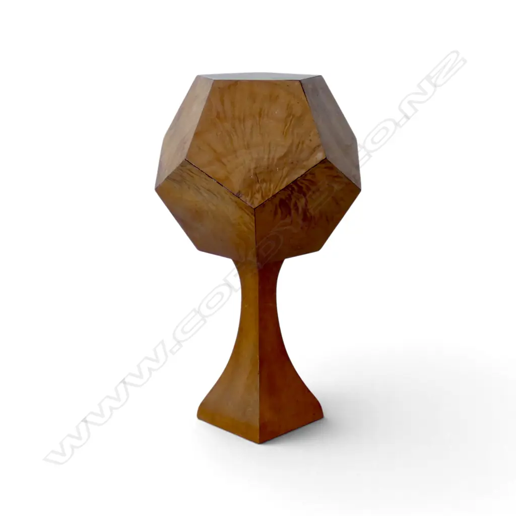 VINTAGE WOODEN HAT BLOCK STAND IN GEOMETRIC FORM, H.360mm W.210mm Image 1++