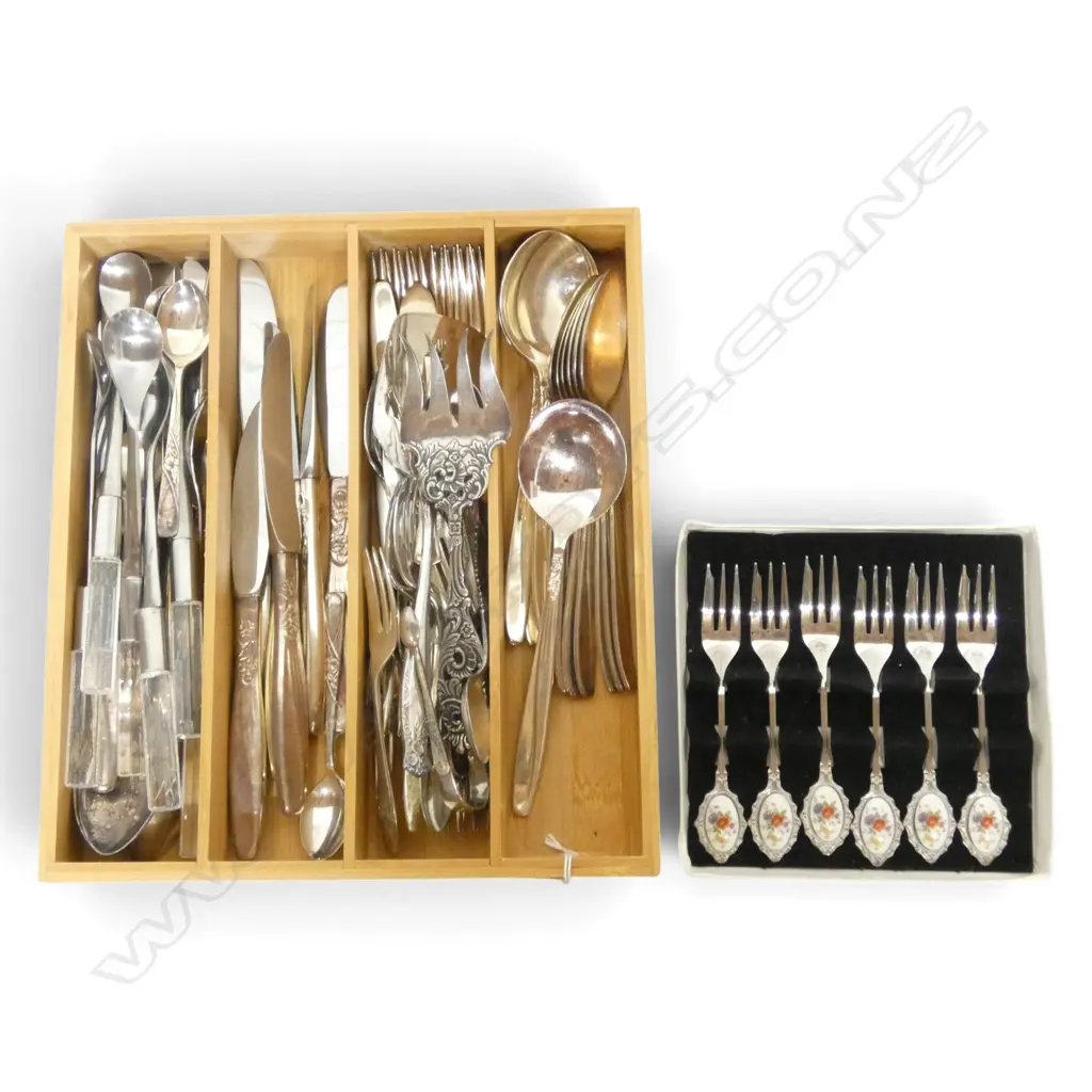 ASST. CUTLERY  Image 1++