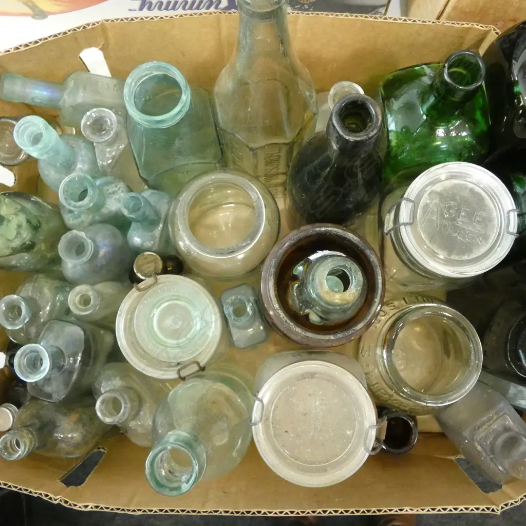 LRG COLLECTION ANTIQUE/VINTAGE GLASS BOTTLES Image 1++