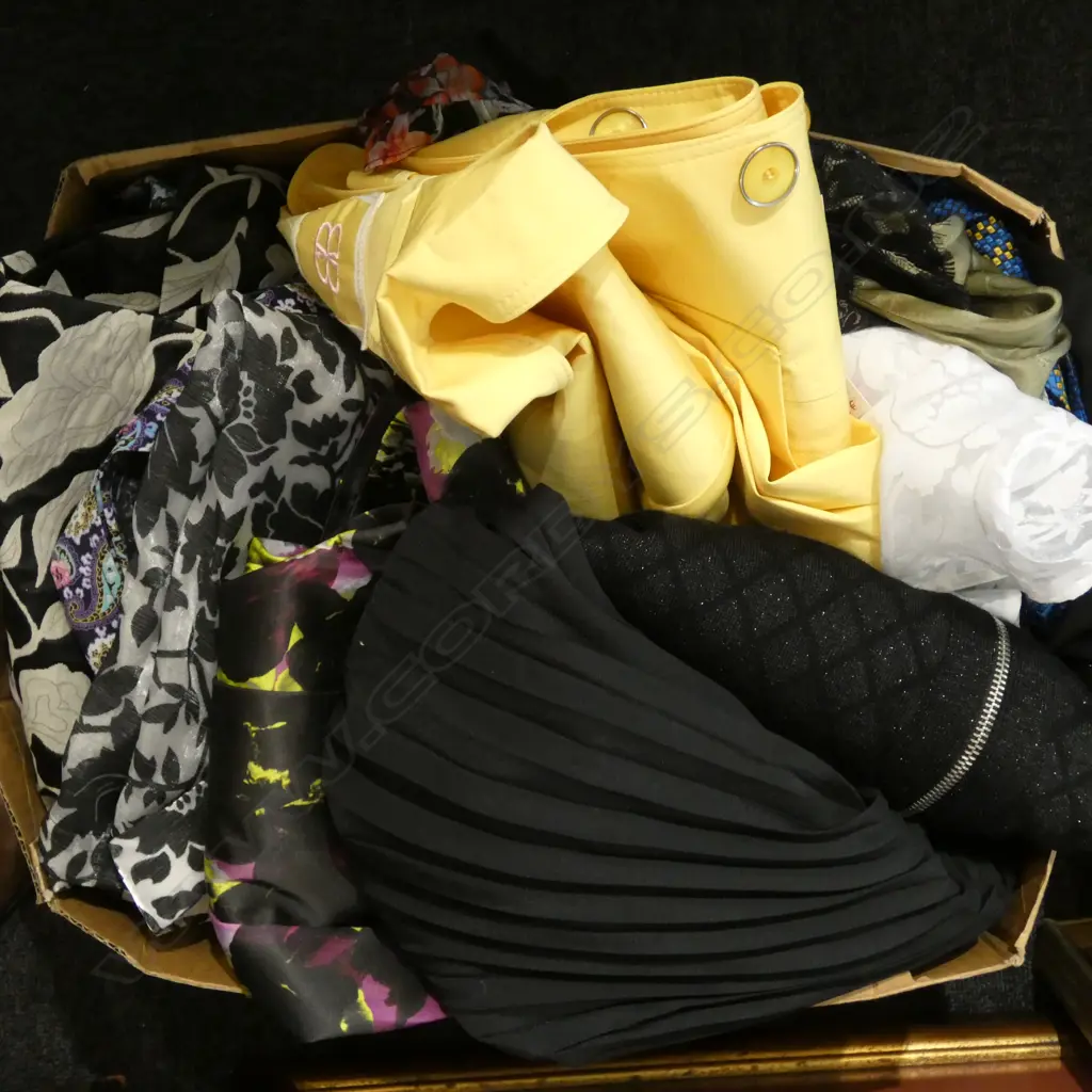 ASST. SZ 14/16 WOMEN'S CLOTHES, knee length skirts & blouses, many unworn some with labels still on Image 1++