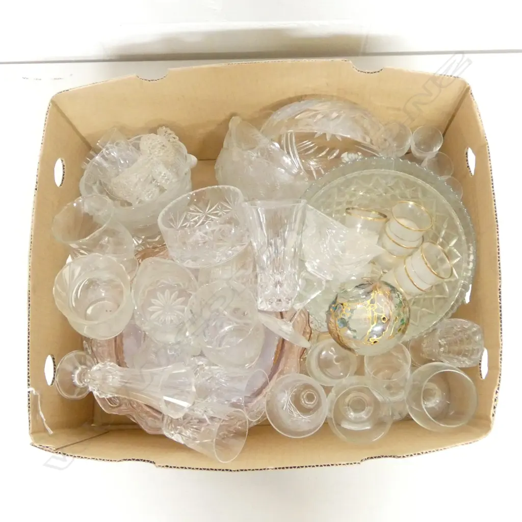 BOX OF ASST. CRYSTAL & GLASS Image 1++