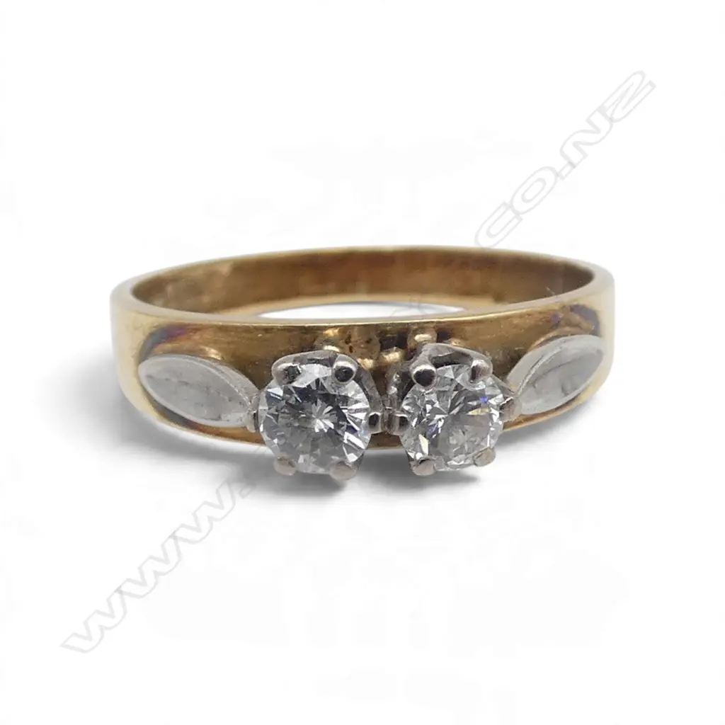 18ct GOLD TWIN DIAMOND RING, unmarked, testing 18ct, 2.83gms SIZE K1/2 Image 1++
