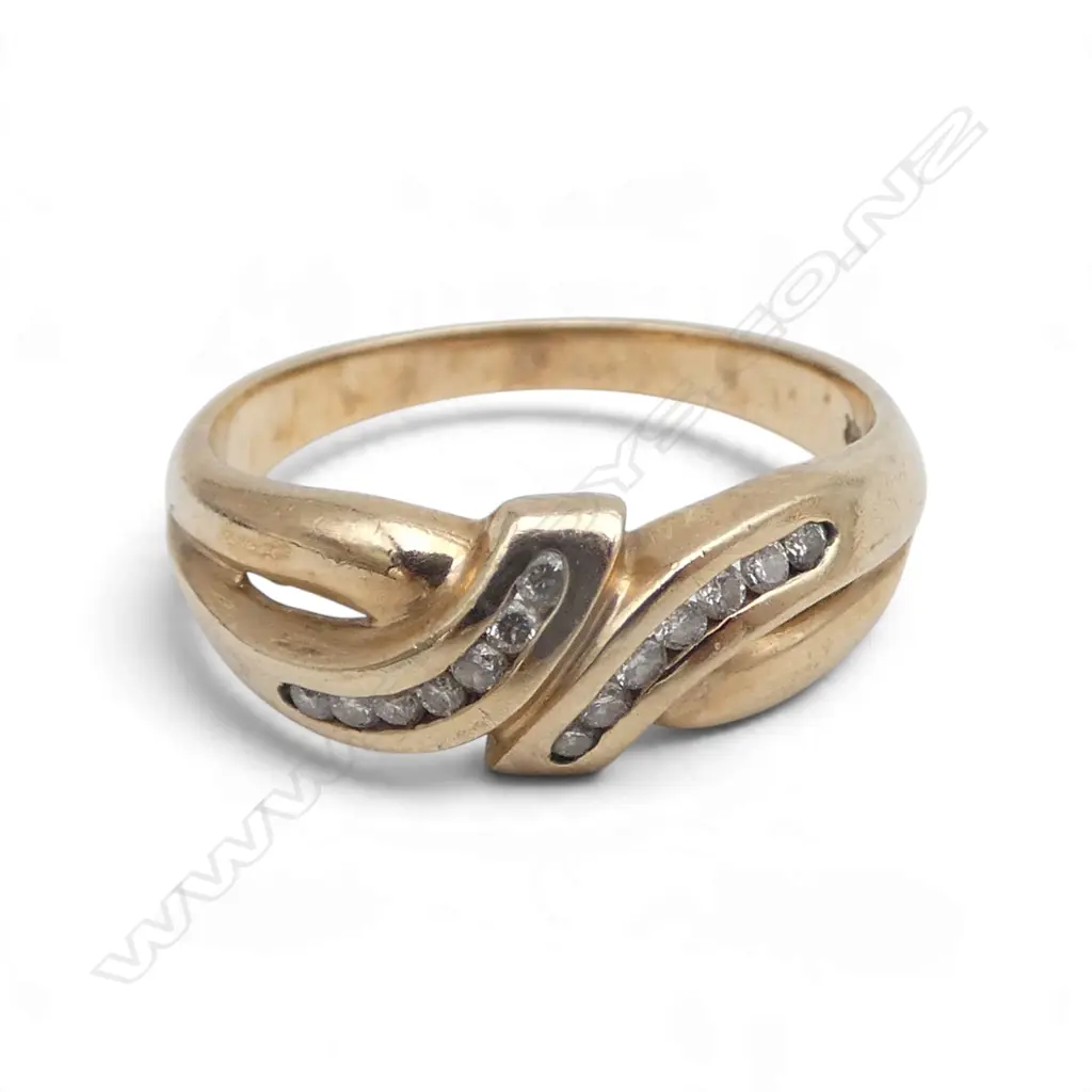 9ct GOLD & DIAMOND DOUBLE SWIRL RING 3.31gms SIZE O Image 1++