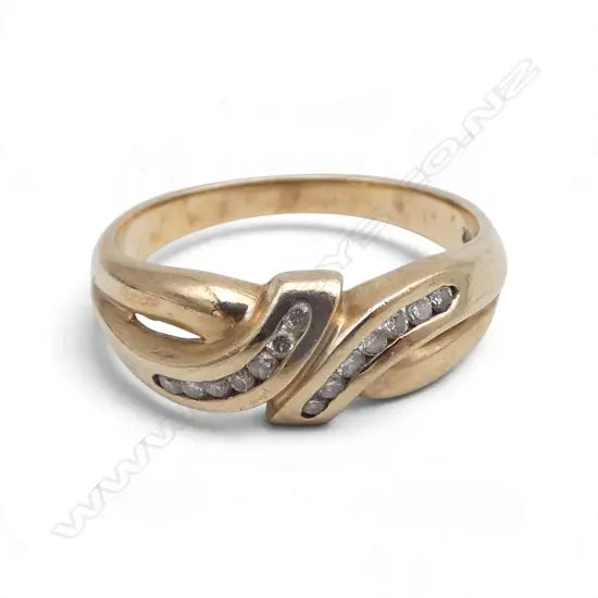 9ct GOLD & DIAMOND DOUBLE SWIRL RING 3.31gms SIZE O