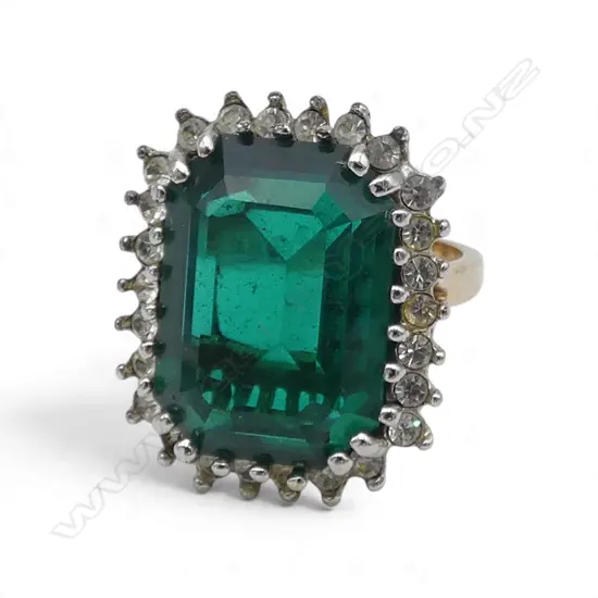 GOLD PLATE FAUX EMERALD & WHITE STONE LGE  DRESS RING SIZE L