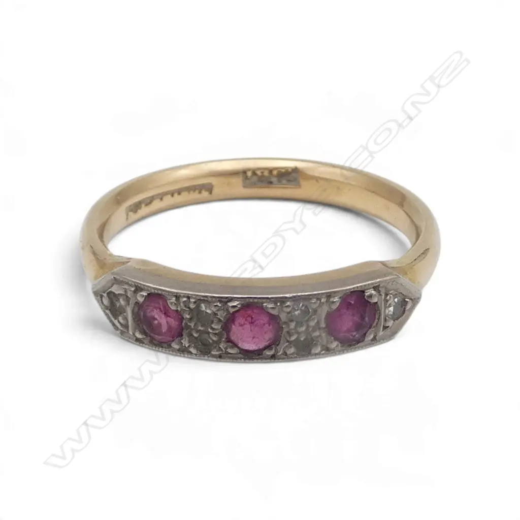 VINTAGE 18ct YELLOW GOLD RUBY & DIAMOND RING 3.5gms SIZE N Image 1++