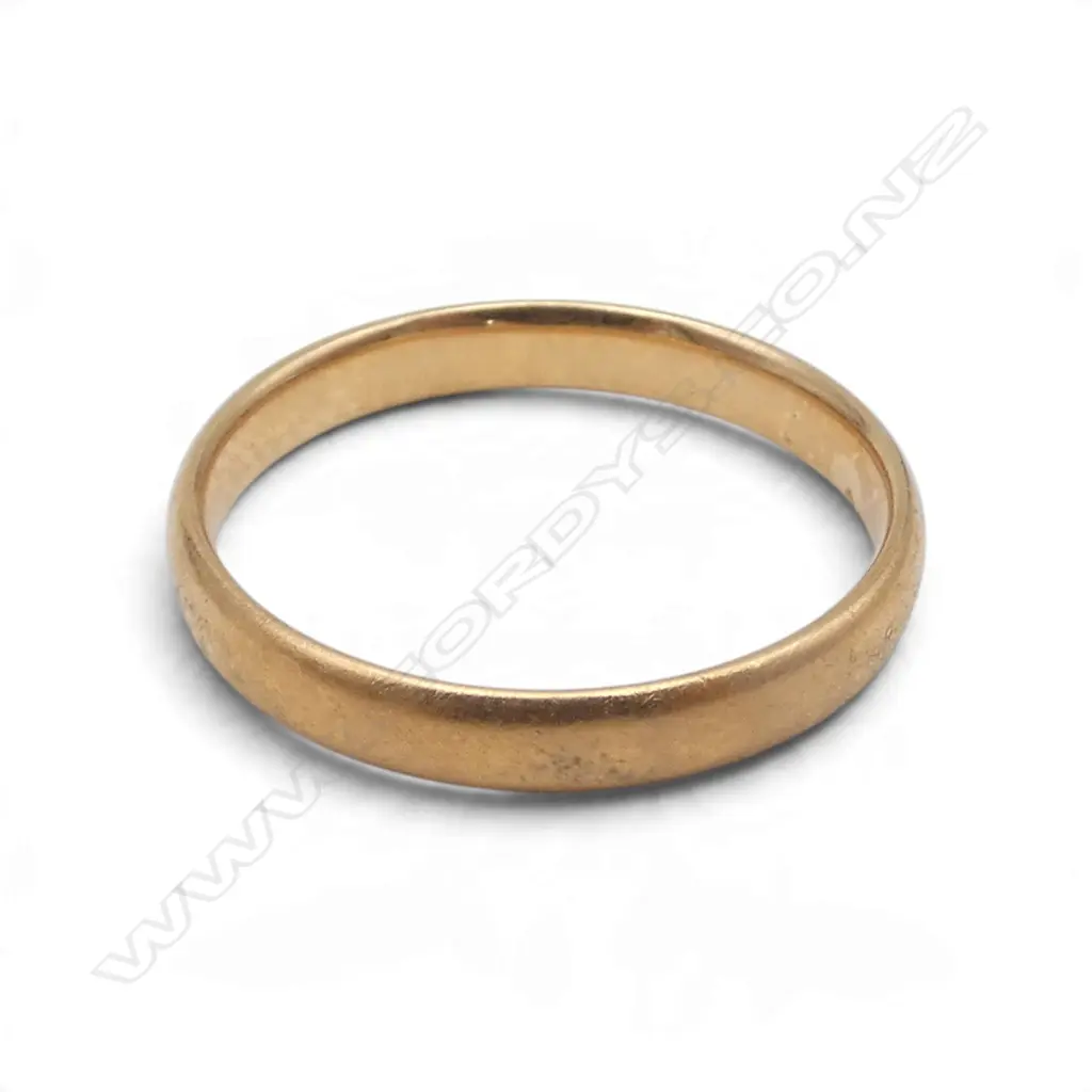 18ct GOLD BAND RING 2.35gms Image 1++
