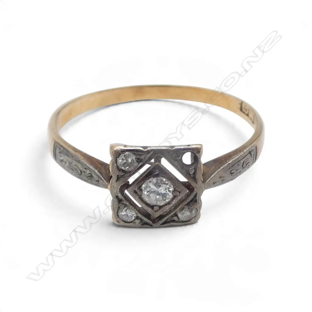 16ct GOLD & DIAMOND ART DECO SQUARE RING, one diamond absent,1.69gms SIZE N Image 1++