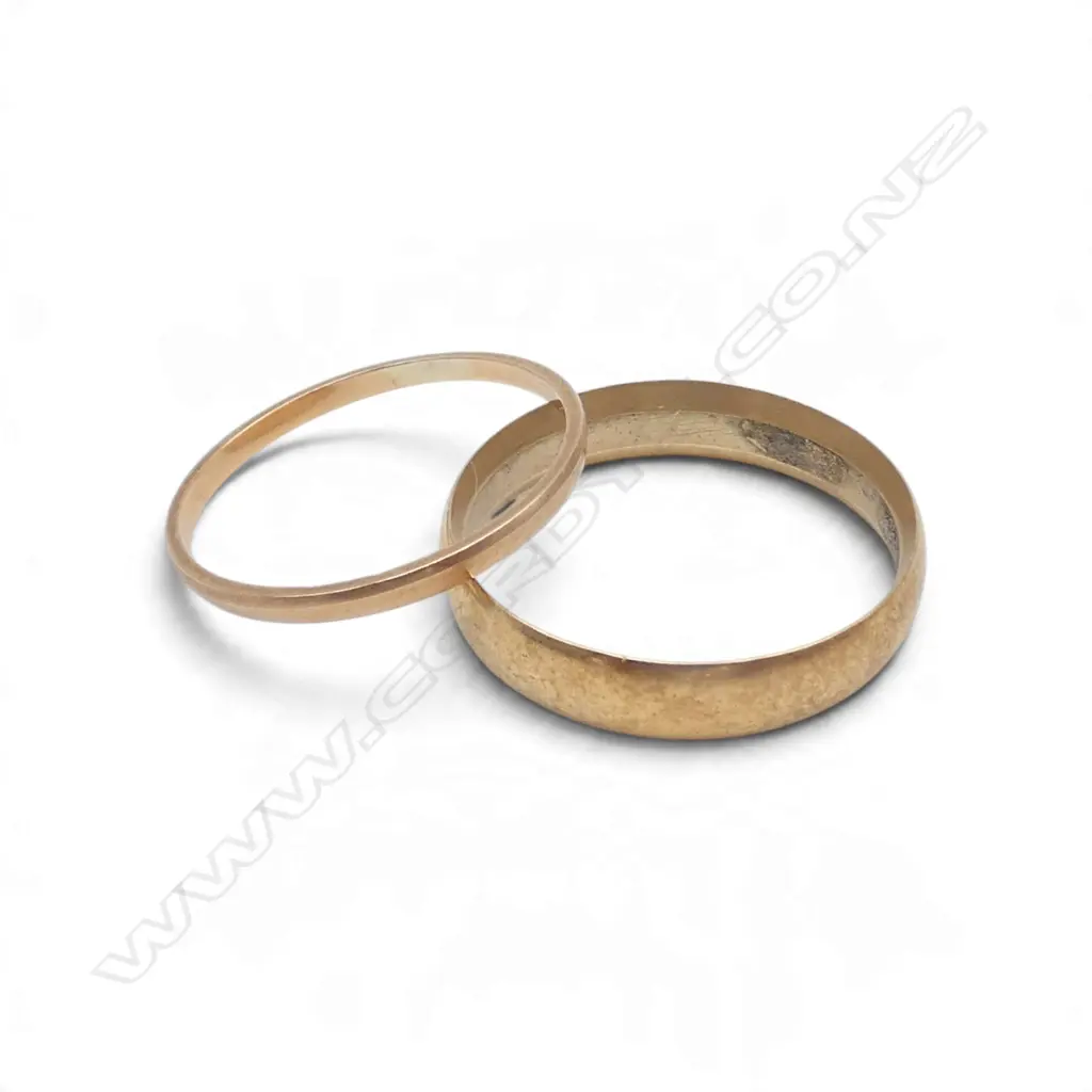 TWO 18CT GOLD WEDDERS (WORN) 3.77gms Image 1++