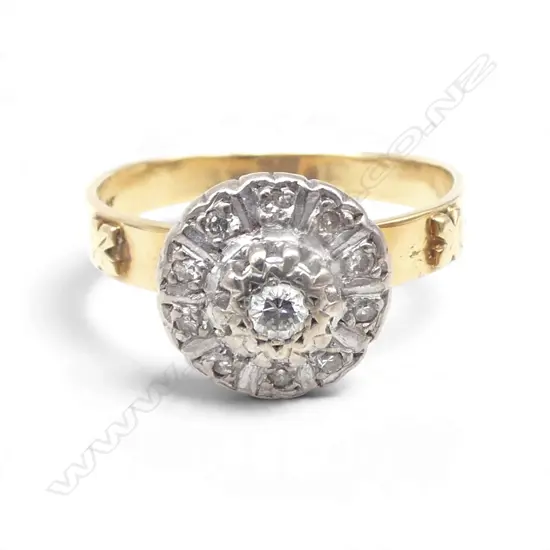 ESTATE 18CT GOLD AND DIAMOND  CLUSTER RING 4gms SIZE S