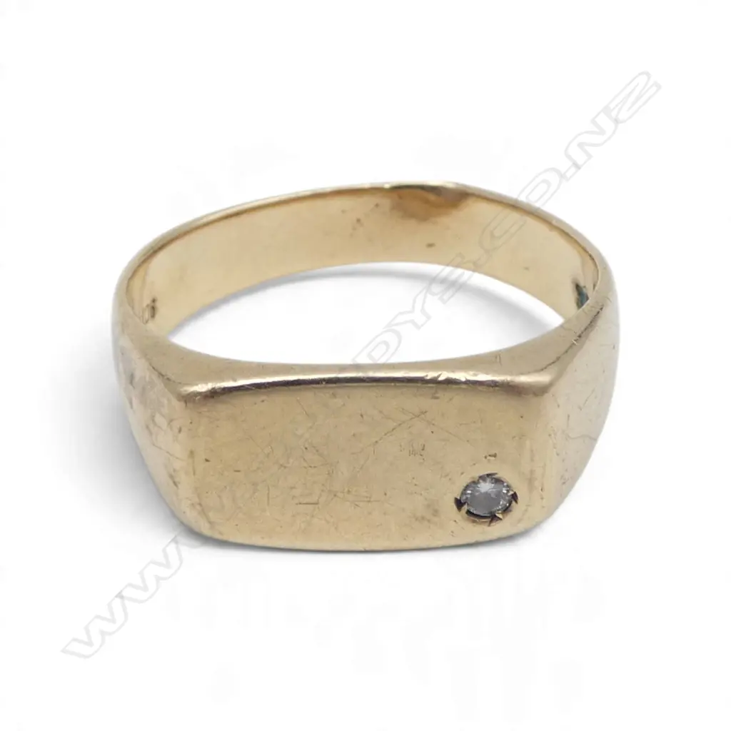 9CT GOLD AND DIAMOND SIGNET RING 6.12gms SIZE V Image 1++