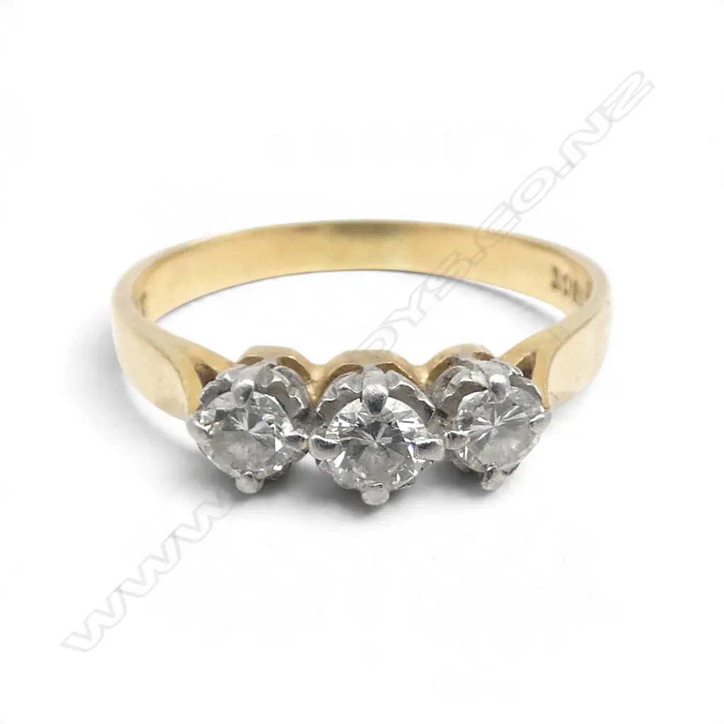 18ct 3 STONE DIAMOND SOLITAIRE RING, 0.30ct, I-J, SI1, 3.08gms SIZE O Image 1++