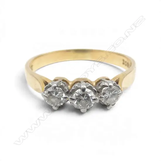 18ct 3 STONE DIAMOND SOLITAIRE RING, 0.30ct, I-J, SI1, 3.08gms SIZE O