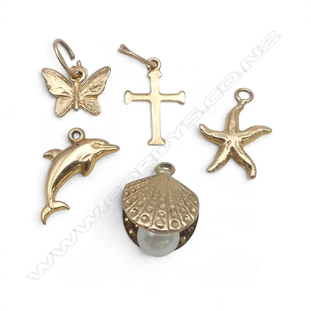 5 9ct GOLD CHARMS / small PENDANTS. Sea themes etc. 2.75gms Image 1++