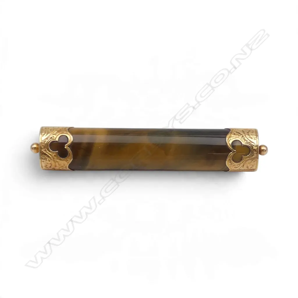 15ct TIGER'S EYE BAR BROOCH W.61mm, 9.63gm, metal bar Image 1++