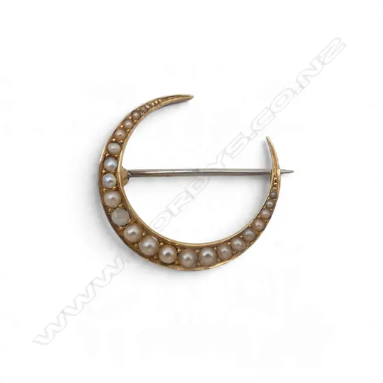 12ct GOLD & SEED PEARL CRESCENT BROOCH, 2.5gm, metal bar, slight bend