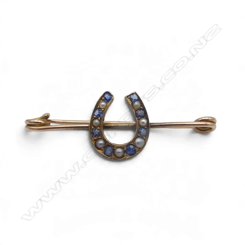 ANTIQUE 9CT & 15CT SAPHIRE & PEARL HORSESHOE BROOCH, 1.97gms, L.40mm Image 1++